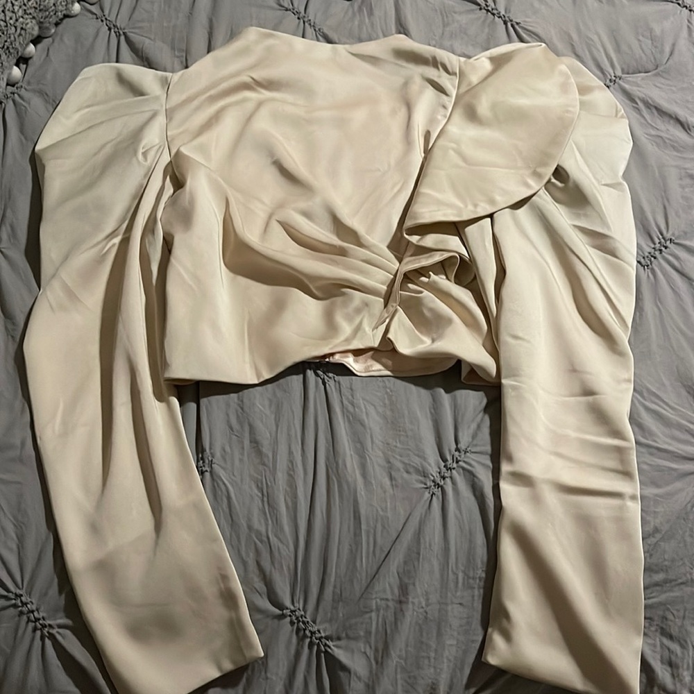Puff sleeves blouse